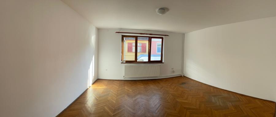 Casă cu 4 camere în Trei Stejari