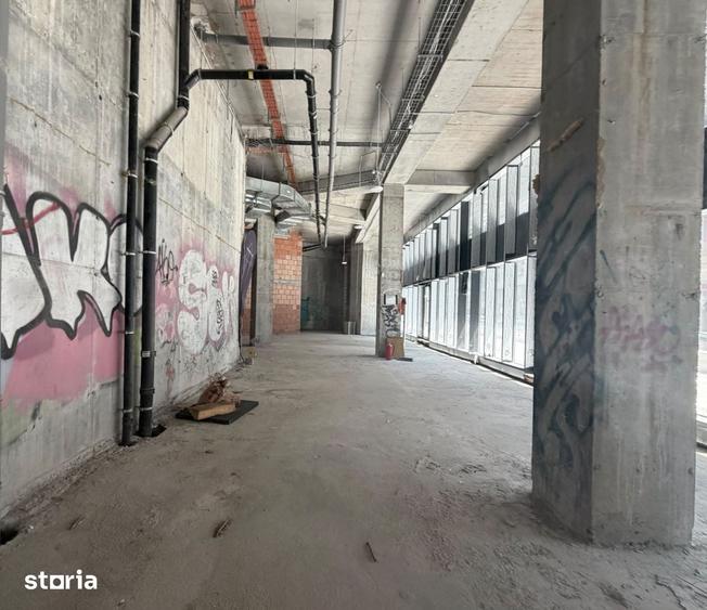 Spațiu comercial, de 304 mp, în Romană