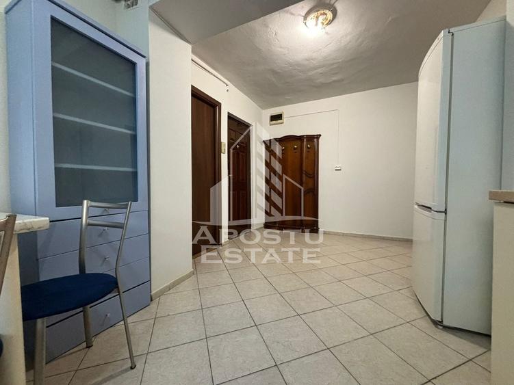 Apartament cu 3 camere decomandat, mobilat în Lipovei