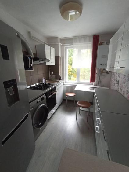 Apartament cu 2 camere semidecomandat în Simeria