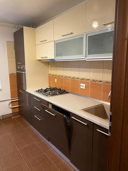 Apartament cu 3 camere decomandat, mobilat în Brâncoveanu