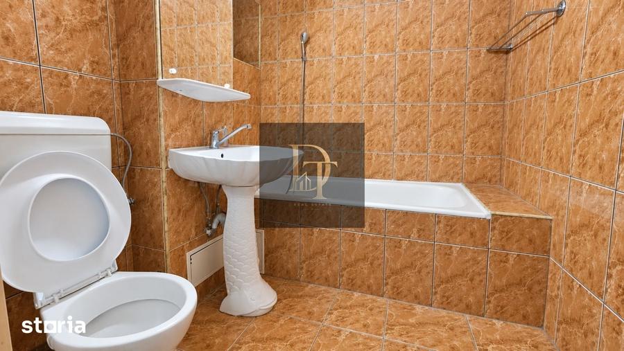 Apartament cu 3 camere decomandat în Tractorul