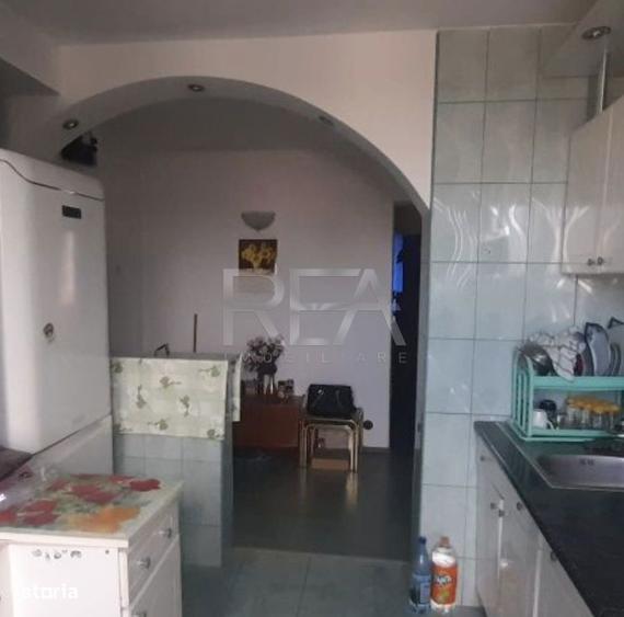 Apartament cu 3 camere decomandat, mobilat în Drumul Taberei — fotografia 2