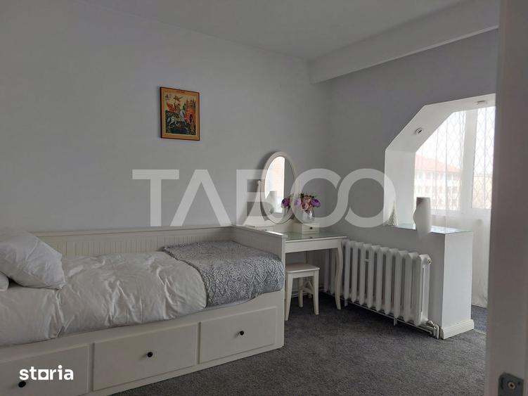 Apartament cu 3 camere decomandat, mobilat în Valea Aurie