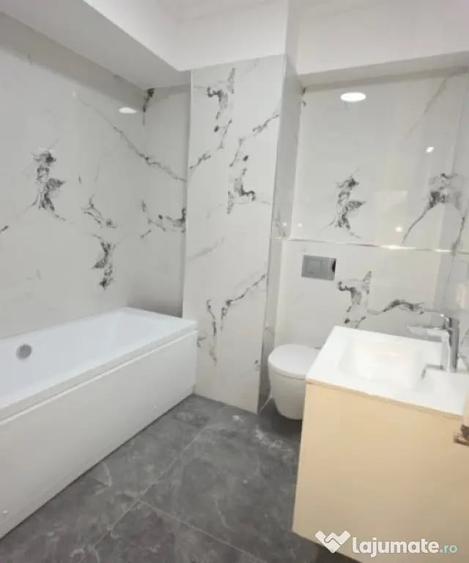 Apartament cu 3 camere semidecomandat în Dămăroaia