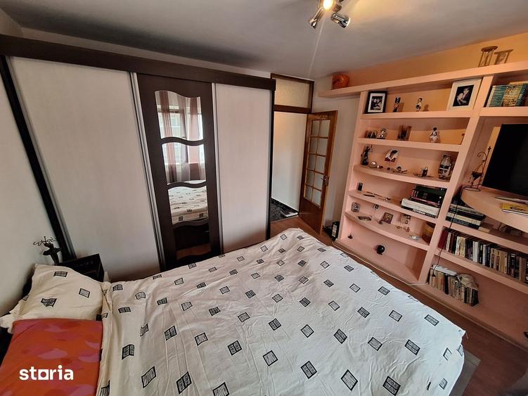 Apartament cu 3 camere decomandat în Traian