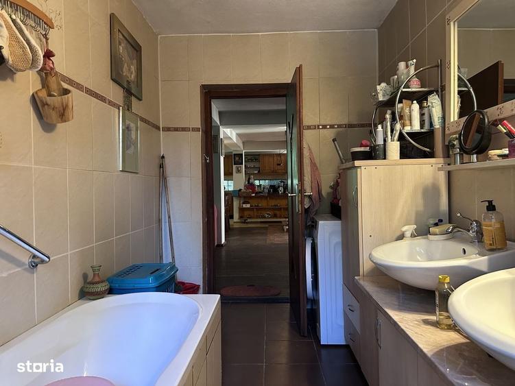 Vanzare casa in Pucioasa, Dambovita - 4 camere - teren 5.808 mp - 17