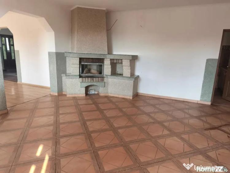 Casă cu 5 camere cu Teren 1600 Mp în Central