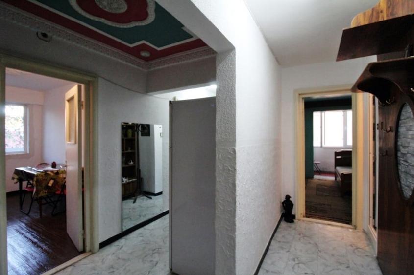 Apartament cu 4 camere decomandat în Eforie