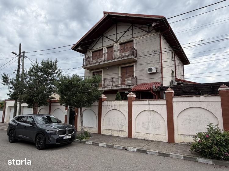 Casă cu 8 camere cu Teren 954 Mp în Andronache