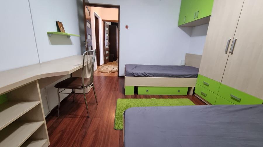 Apartament cu 3 camere decomandat în Berceni