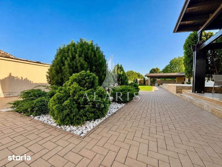 Casă cu 6 camere cu Teren 1063 Mp în Est