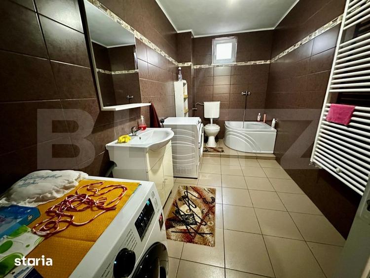 Casă cu 8 camere cu Teren 1000 Mp în Bărăbanț