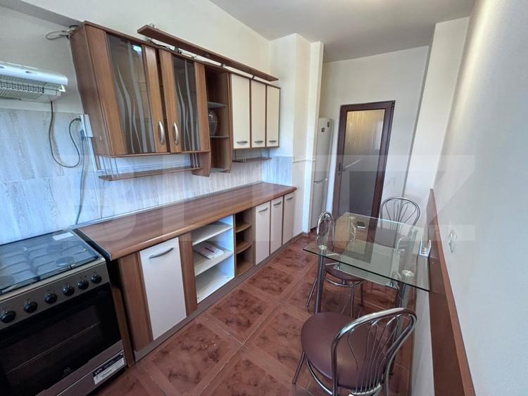 Apartament cu 3 camere decomandat, mobilat în Central