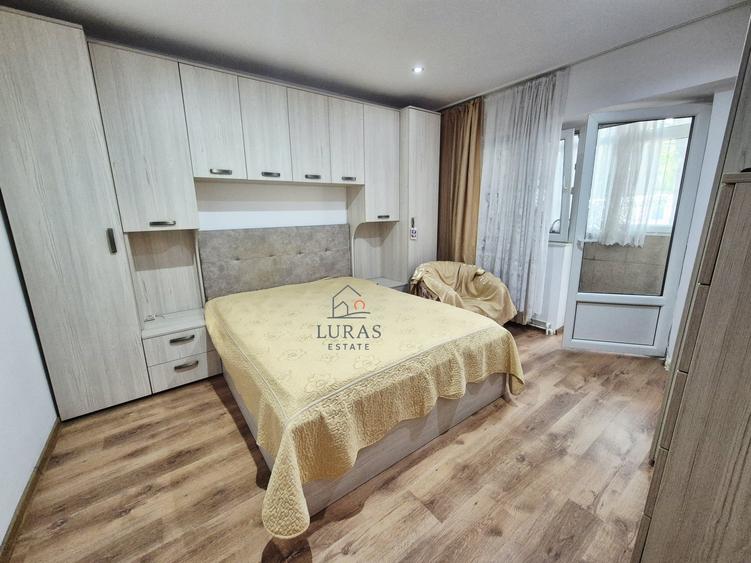 Apartament cu 3 camere decomandat, mobilat în Dacia