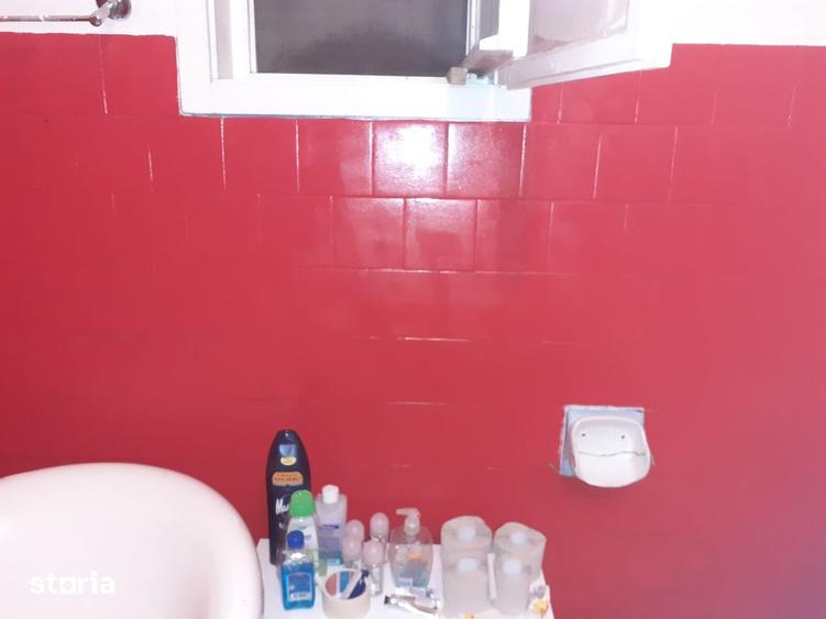 Casă cu 9 camere cu Canalizare în Buteni