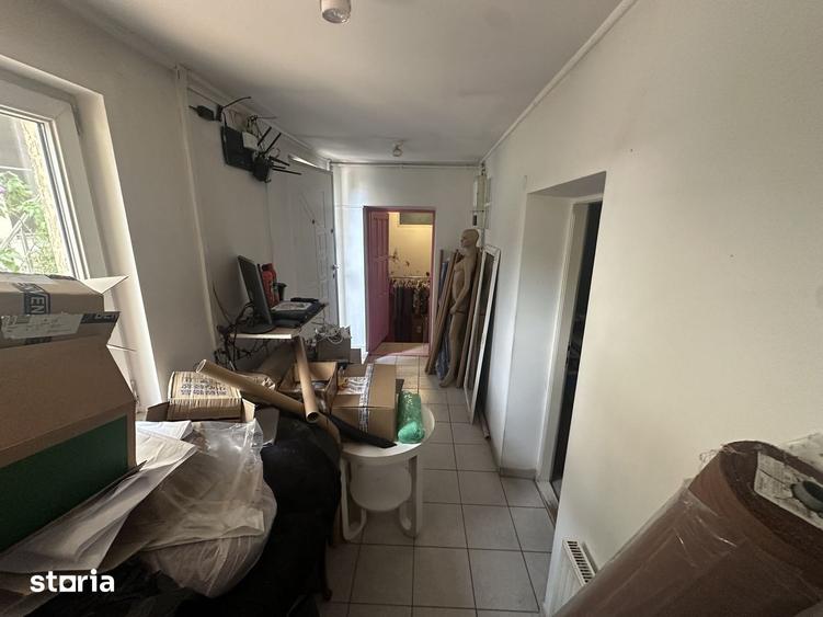 Casă cu 10 camere cu Canalizare în Apărătorii Patriei
