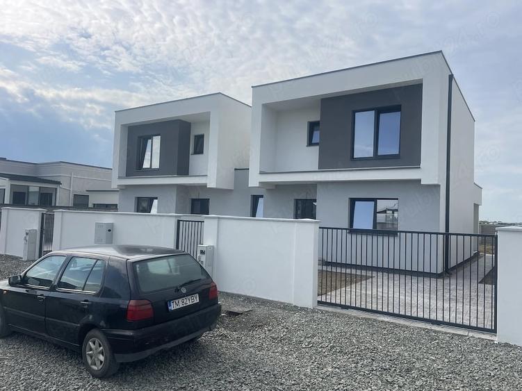 Casă cu Teren 335 Mp în Săcălaz