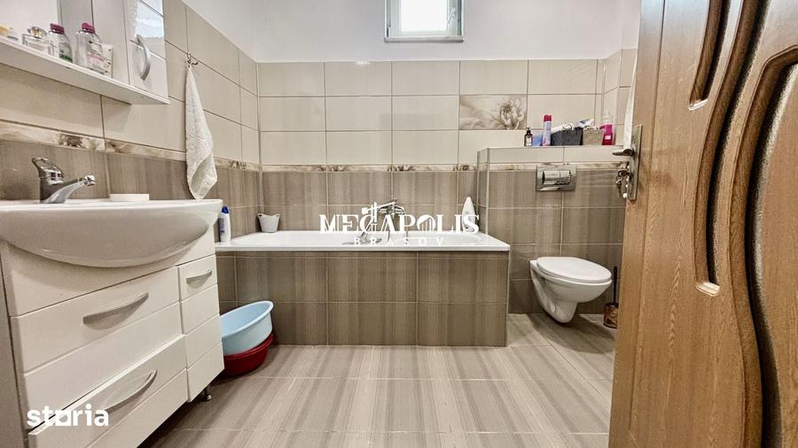 Casă cu 5 camere cu Teren 500 Mp în Central