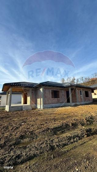 Casă cu 4 camere în Recea