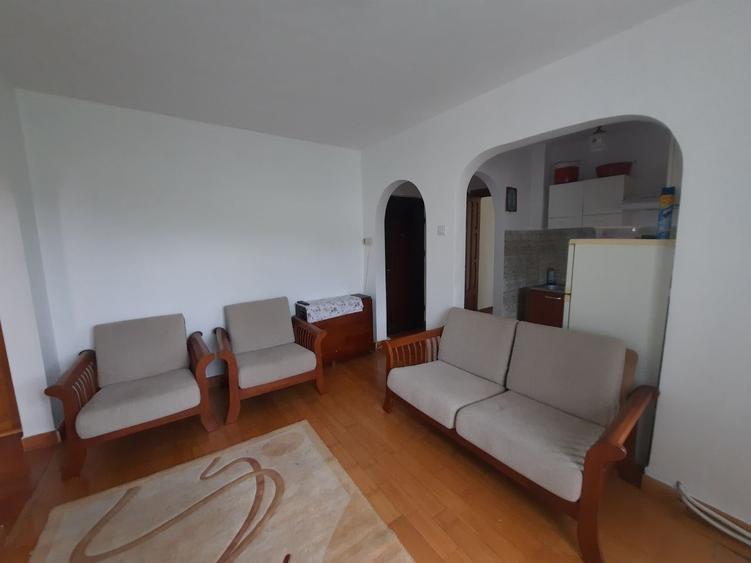 Apartament cu 4 camere semidecomandat în Dărmănești