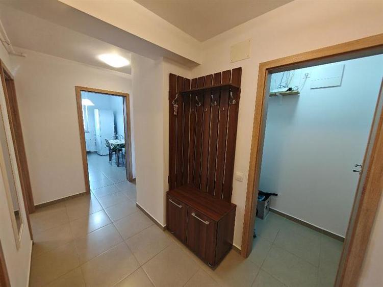 Apartament cu 2 camere decomandat, mobilat în Tractorul