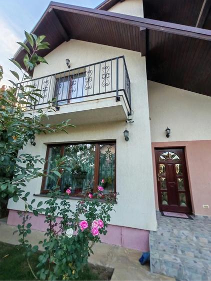 Casă cu 8 camere cu Teren 385 Mp în Berceni