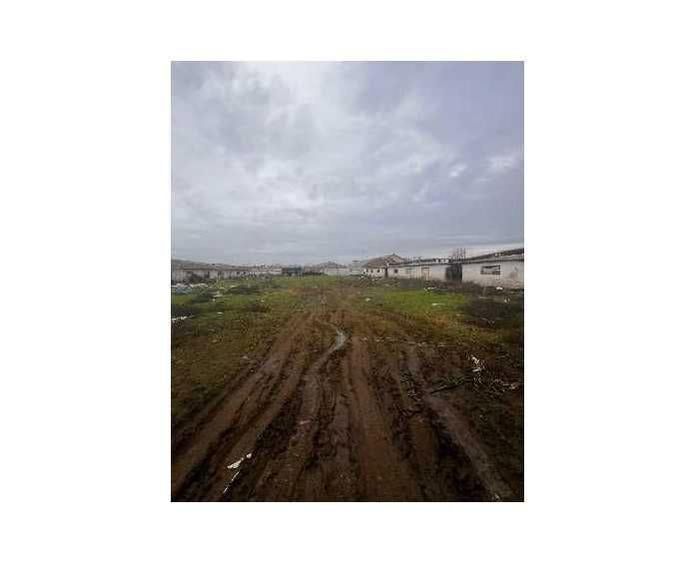 Vand teren intravilan cu Spatii agrozootehnice - 1