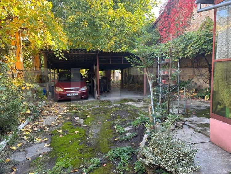 Casă cu 5 camere cu Canalizare în Central