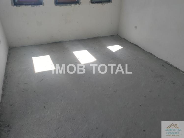 Casă individuală cu 3 camere cu Canalizare în Prundu