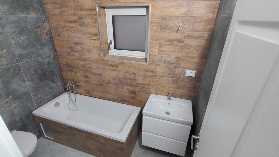Casă cu 4 camere în Dumbrava