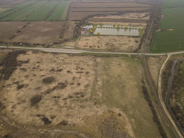 Teren agricol extravilan de 8600 mp, în Central