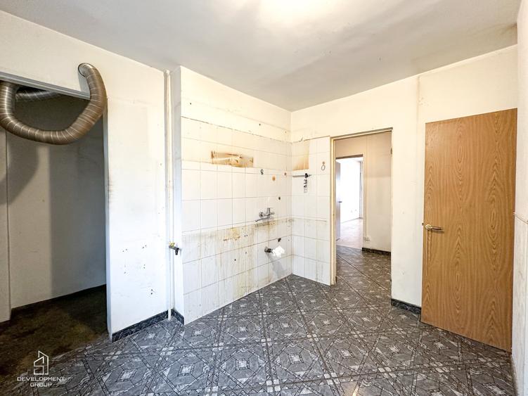 Apartament cu 3 camere decomandat în Nerva Traian