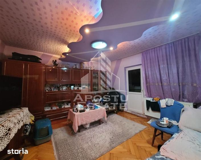 Apartament de vanzare cu 3 camere, 2 bai, zona Bucovina - 1