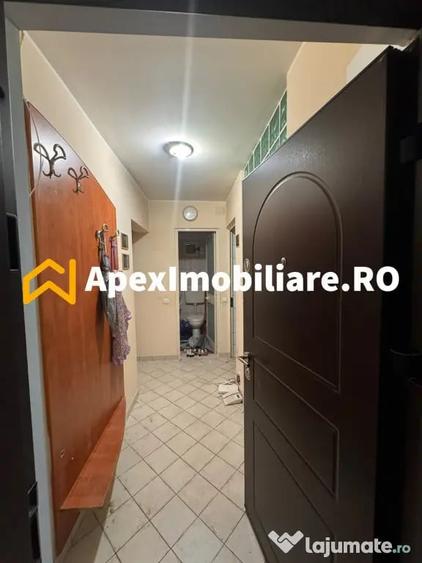 Apartament cu 3 camere decomandat în Valea Ialomiței