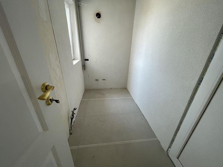 Duplex cu 5 camere cu Canalizare în Dumbrăvița
