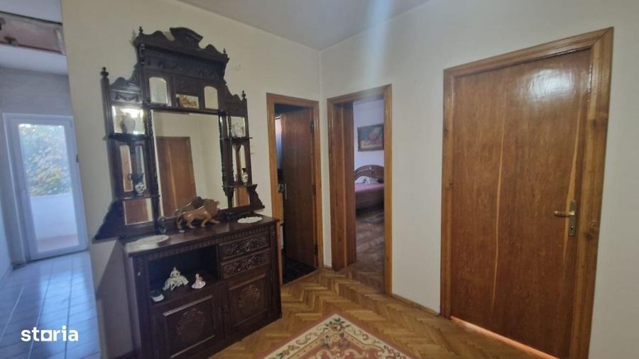 Casă cu 4 camere cu Teren 163 Mp în Central