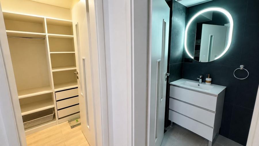 Apartament cu 4 camere decomandat, mobilat în Tractorul
