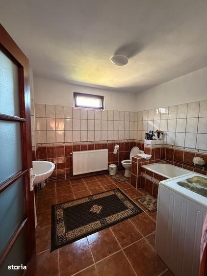 Casă cu 4 camere în Ghirdoveni