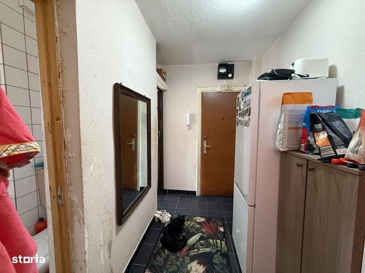 Apartament cu 3 camere semidecomandat în Cetății