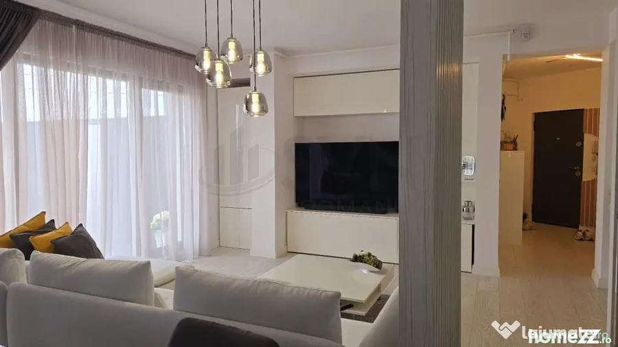 Apartament cu 2 camere semidecomandat, mobilat în Central