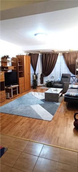 Apartament cu 4 camere decomandat în Aradului