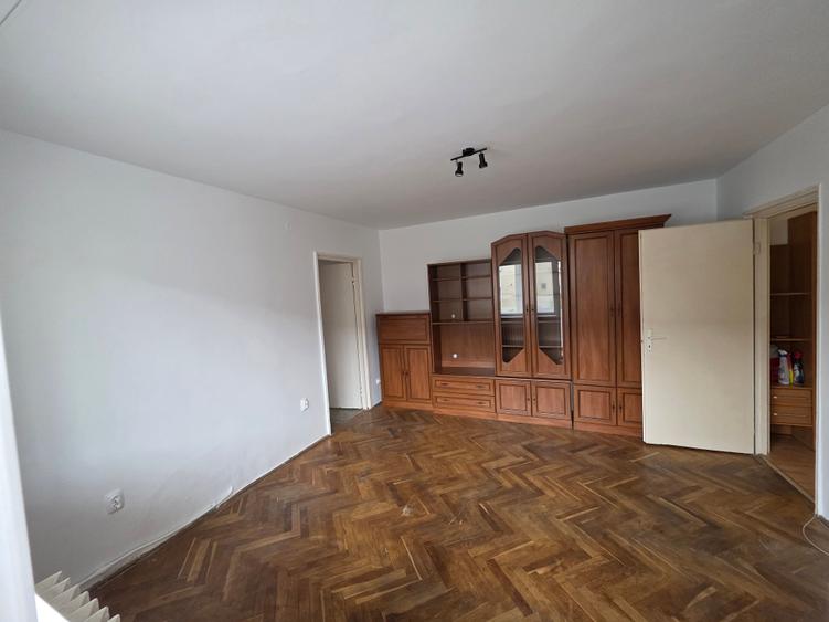 Apartament cu 2 camere semidecomandat în Gojdu