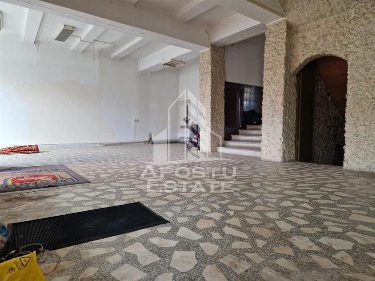 Spațiu comercial, de 600 mp, în Pârneava