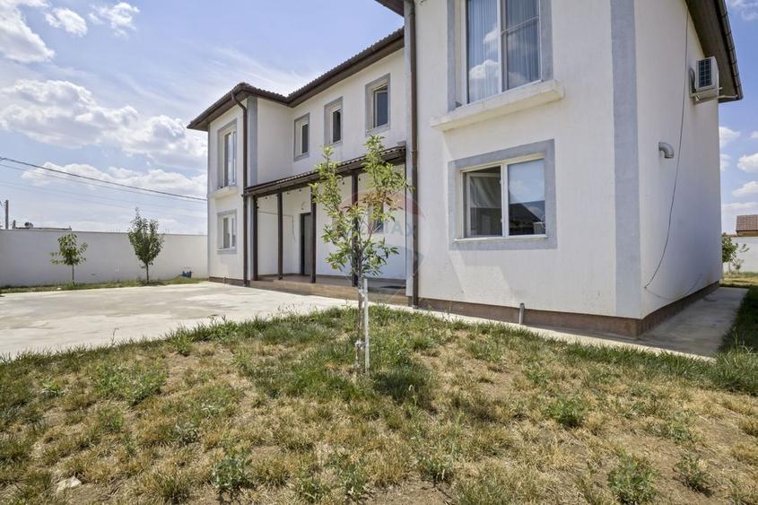 Duplex cu 8 camere cu Teren 491 Mp în Vladimirescu