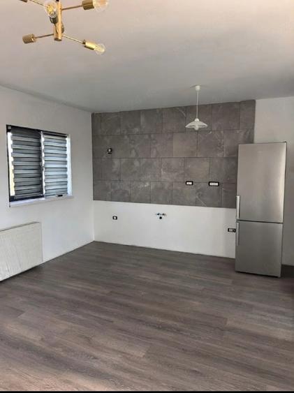 Casă cu 5 camere cu Teren 400 Mp în Izvoare (Dumbrava Roșie)
