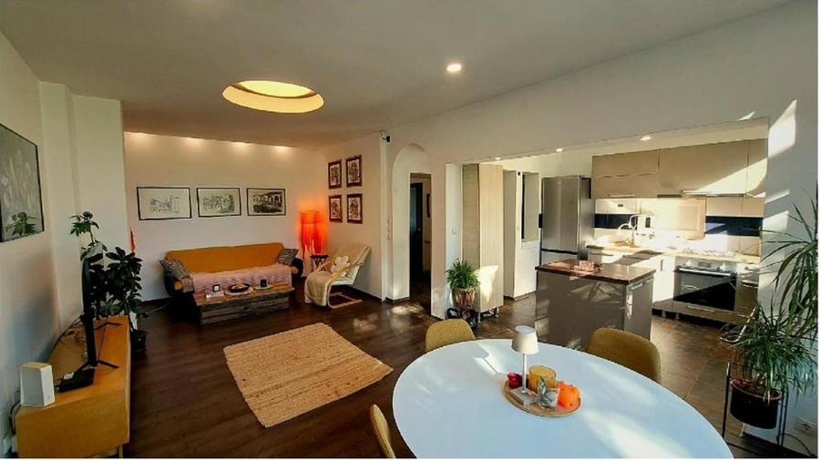 Apartament cu 3 camere decomandat, mobilat în Dallas