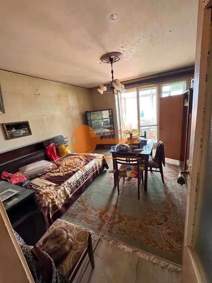 Garsonieră decomandată în Costin Georgian
