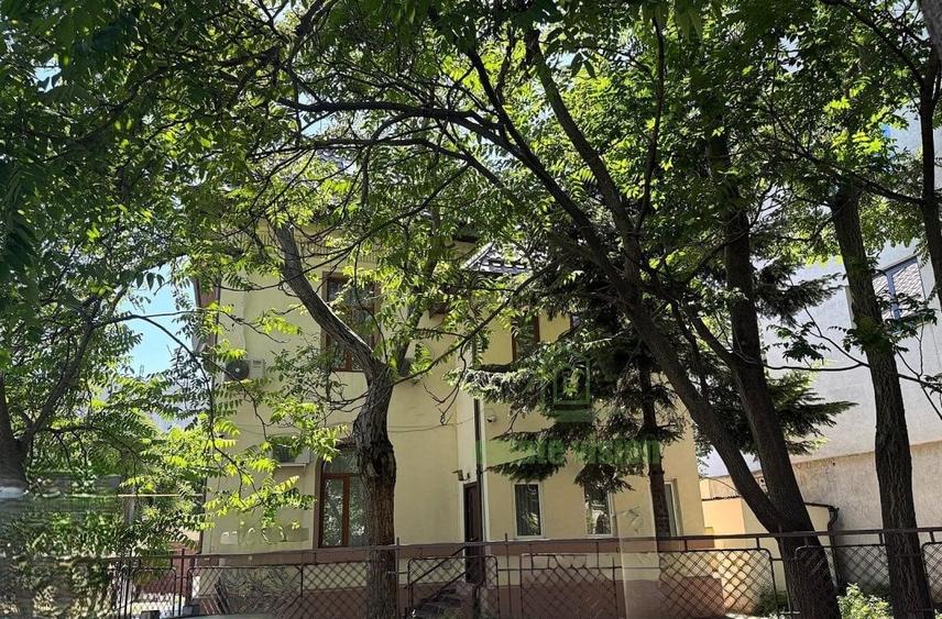 Casă cu 8 camere cu Canalizare în Kiseleff