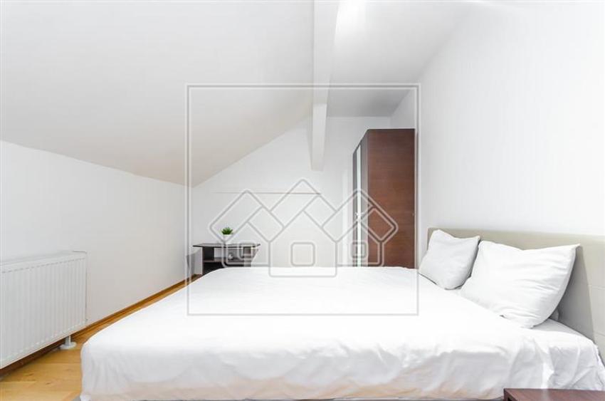 Apartament cu 3 camere decomandat în Broscărie